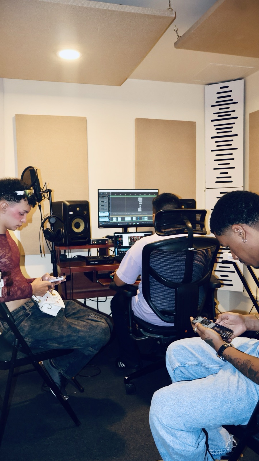 Sesión de producción en el estudio de 3nity Sound, Laureles, Medellín